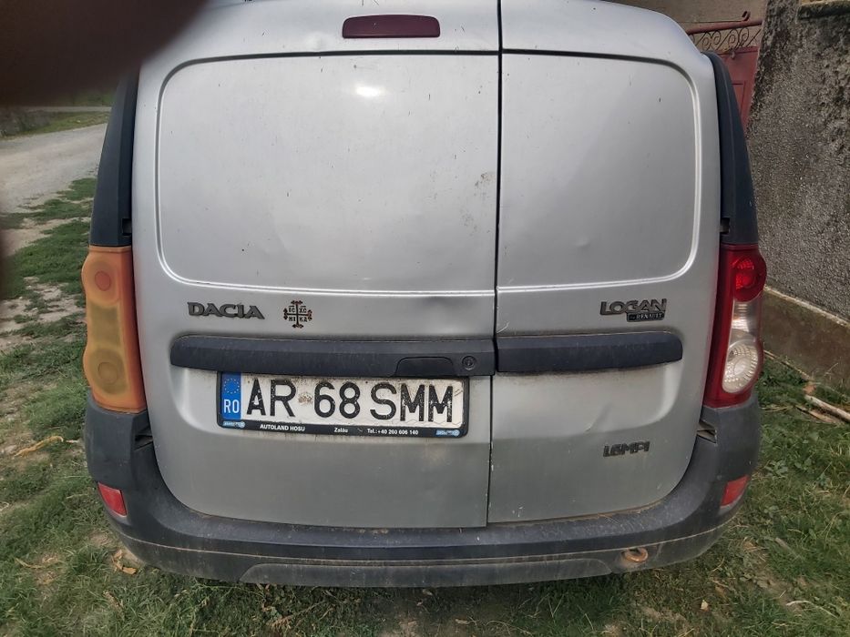 Vind Dacia Logan și un BMW