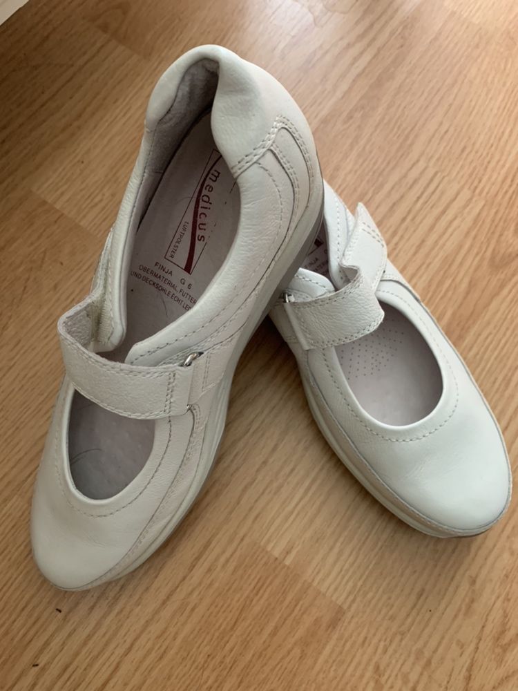 Pantofi piele ortopedici albi, impecabili, marimea 39 Ro