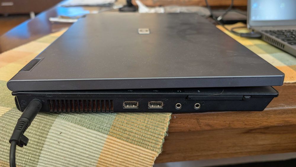 Лаптоп HP 6715s, AMD Turion , SSD 112GB