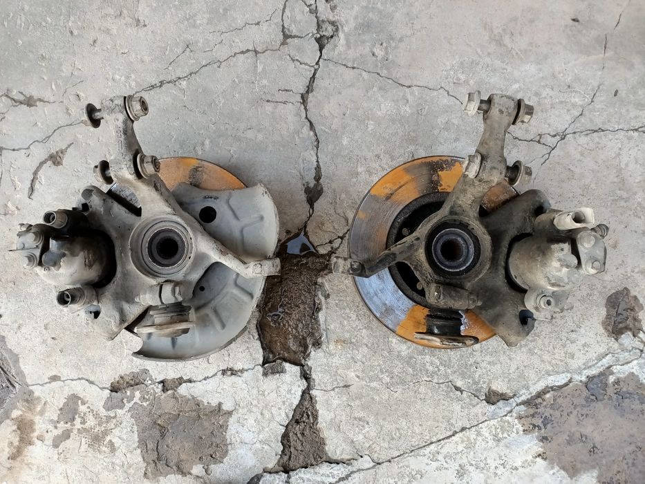 Ступица, поворотный кулак на Golf 3, vento 1.8