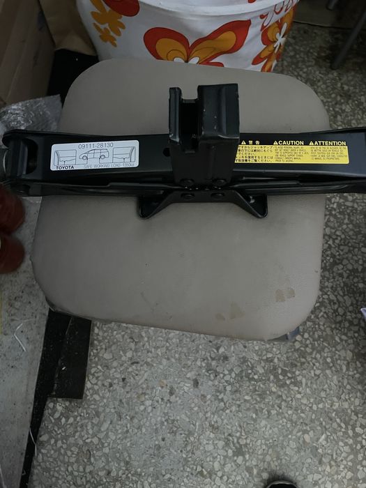 Домкрат ромбический винтовой