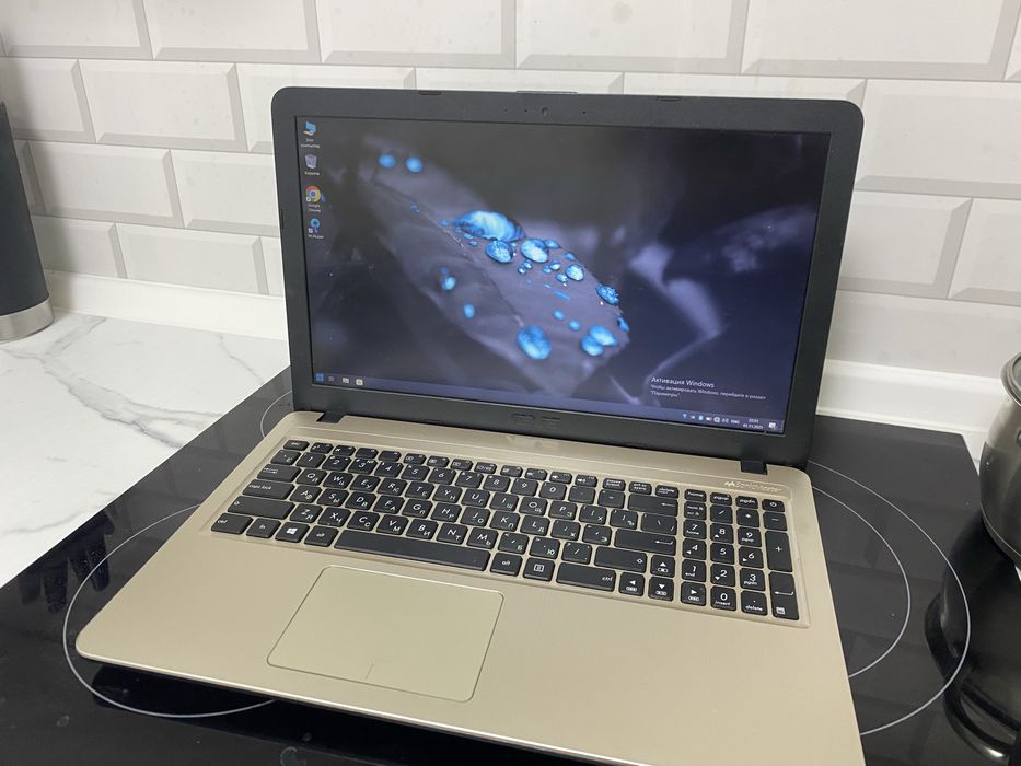 Ноутбук Asus в хорошем состоянии
