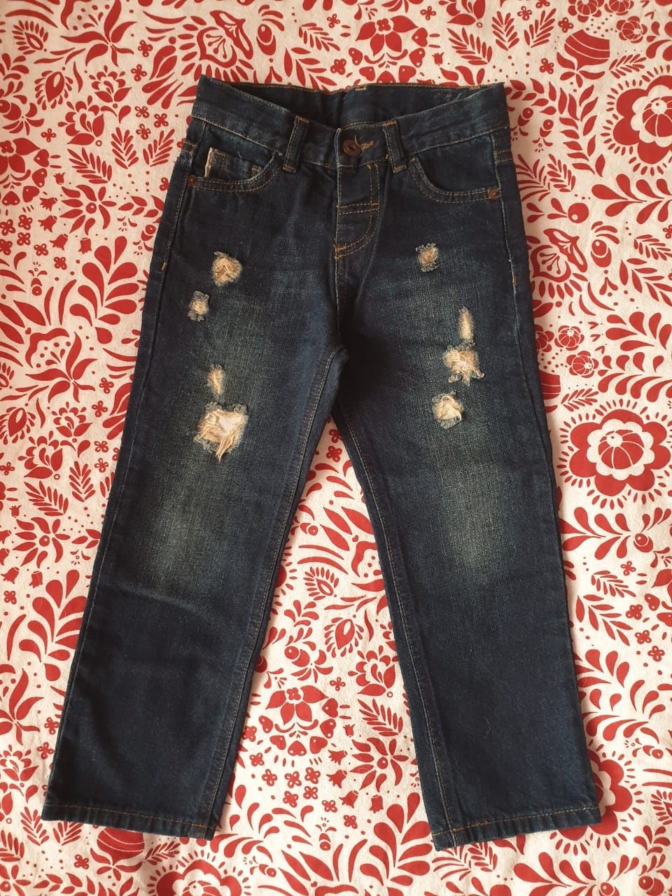 Продам новые джинсы (р.104-110)