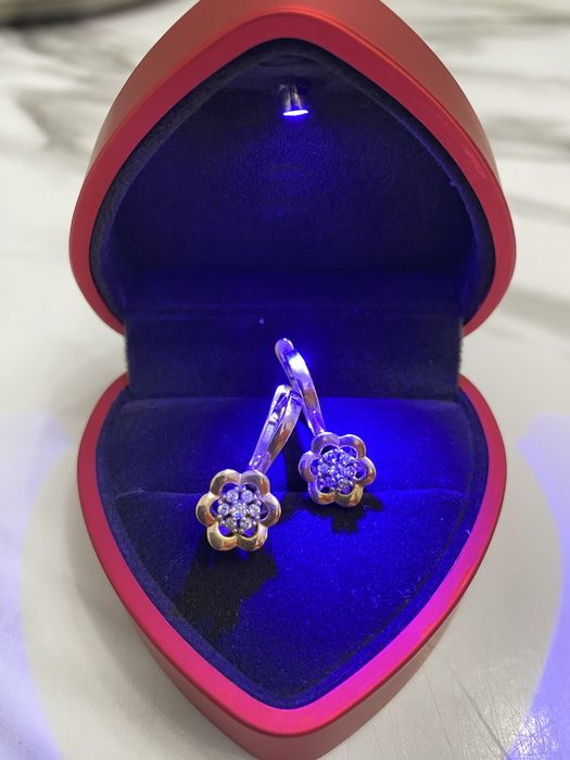 Золотые серьги .