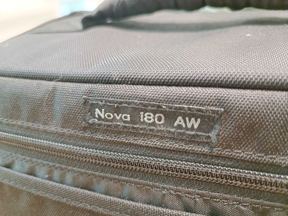 Чанта за фотоапарат Lowepro Nova 180 AW