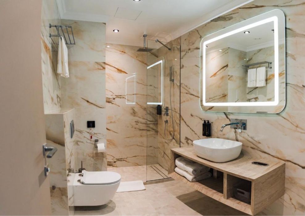 Oglindă baie LED iluminată 1200x950 mm – modernă, elegantă