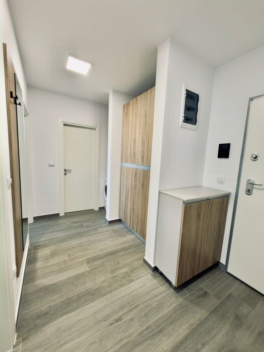 Apartament in zona Tractorul la et 4/8 cu loc de parcare si boxa