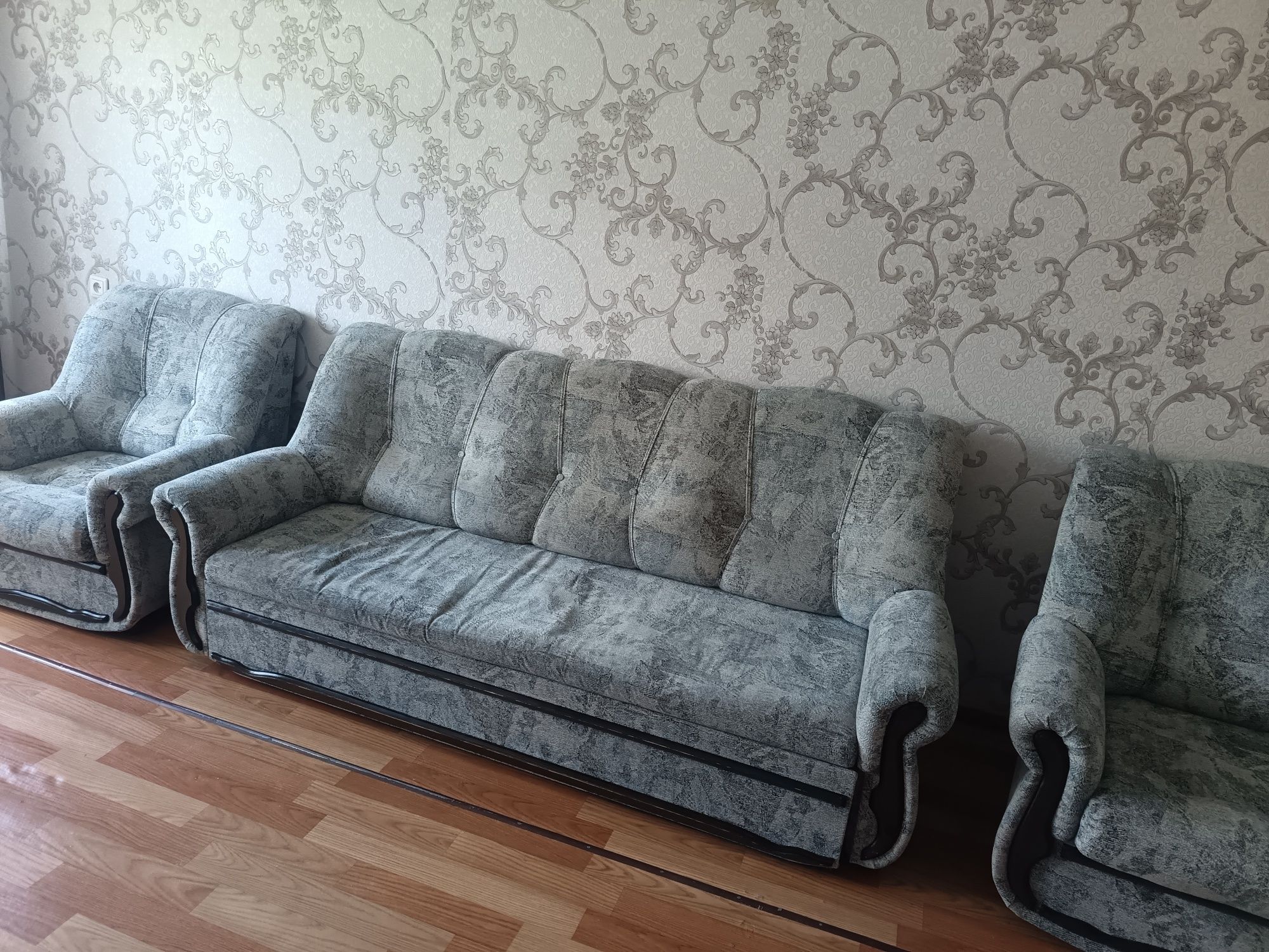 Продам диван бу с 2 мя креслами