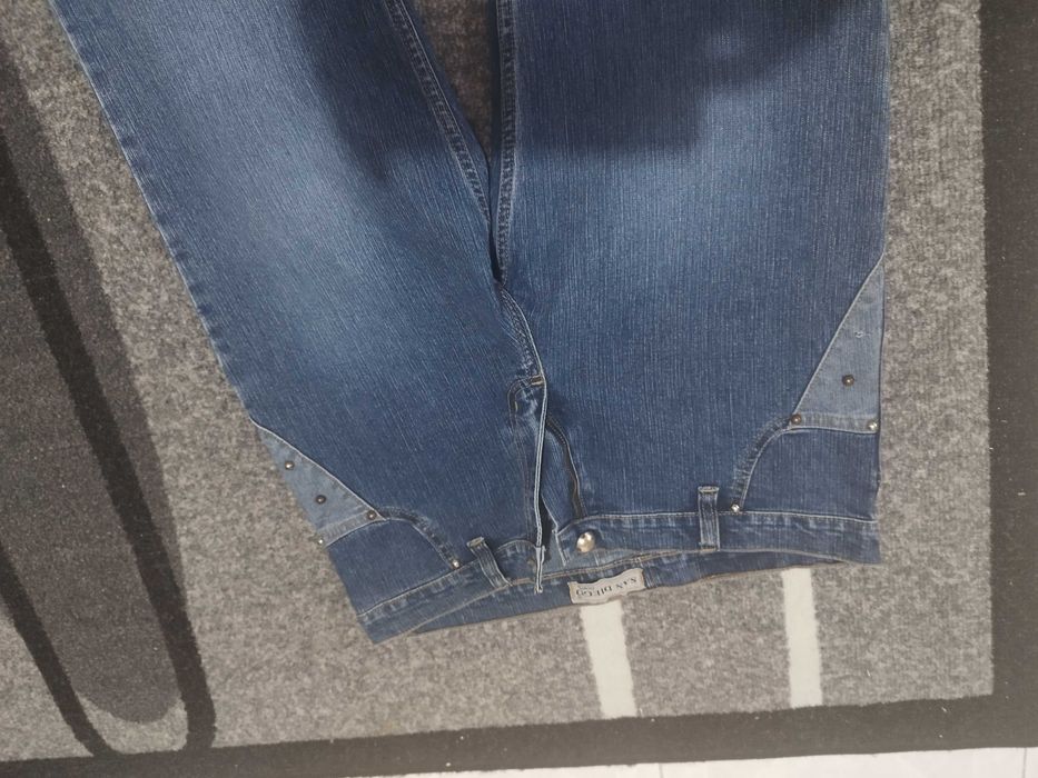 Дънки по 10 лв. Номер от 31 до 40.