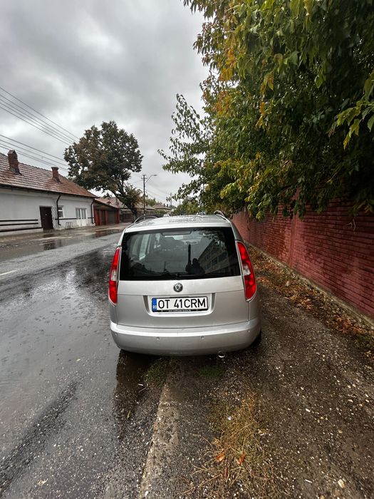 Vând Skoda Roomster