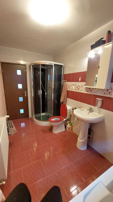 Casă nouă 6 camere teren de 550 mp + un teren intravilan de 595 MP