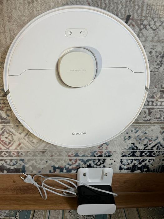 Продам робот-пылесос DREAME в отличном состоянии.