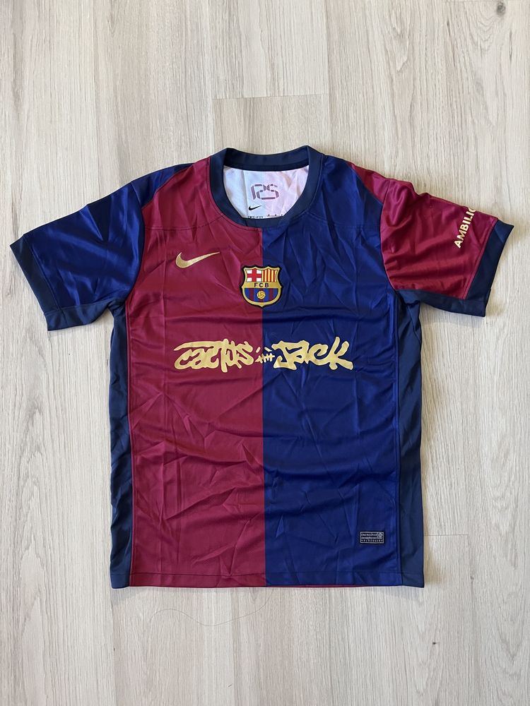 Barcelona Travis scott футболен екип