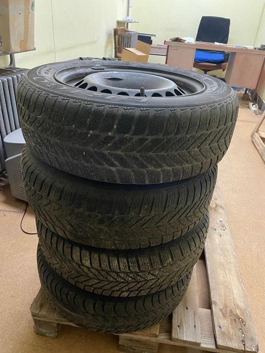 Vând jante tabla cu cauciucuri Logan