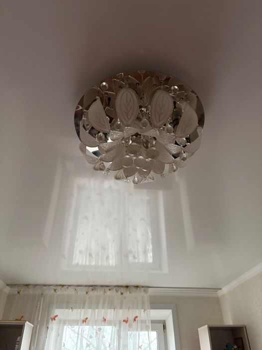 Продам люстру 5000 тг