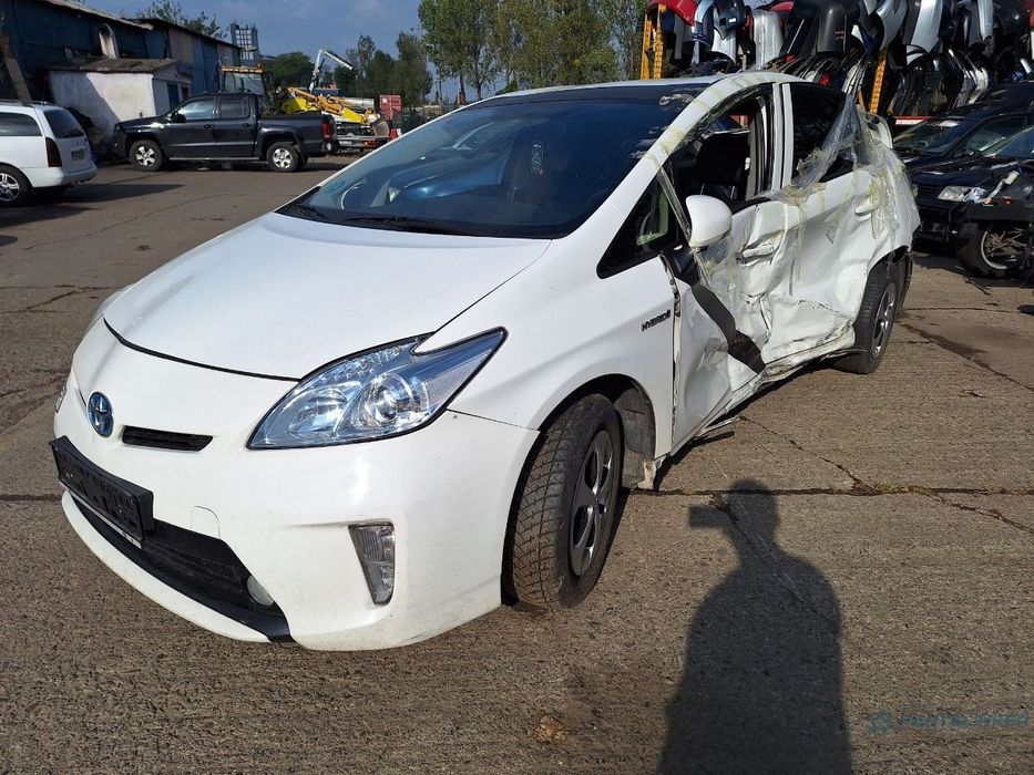 Dezmembrez TOYOTA PRIUS _W3_ 2013 1.8  2ZR FXE 73KW|99HP