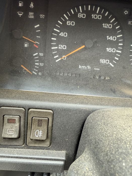 Nissan Patrol Y60 Autoutilitara