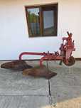 Plug cu doua brazde