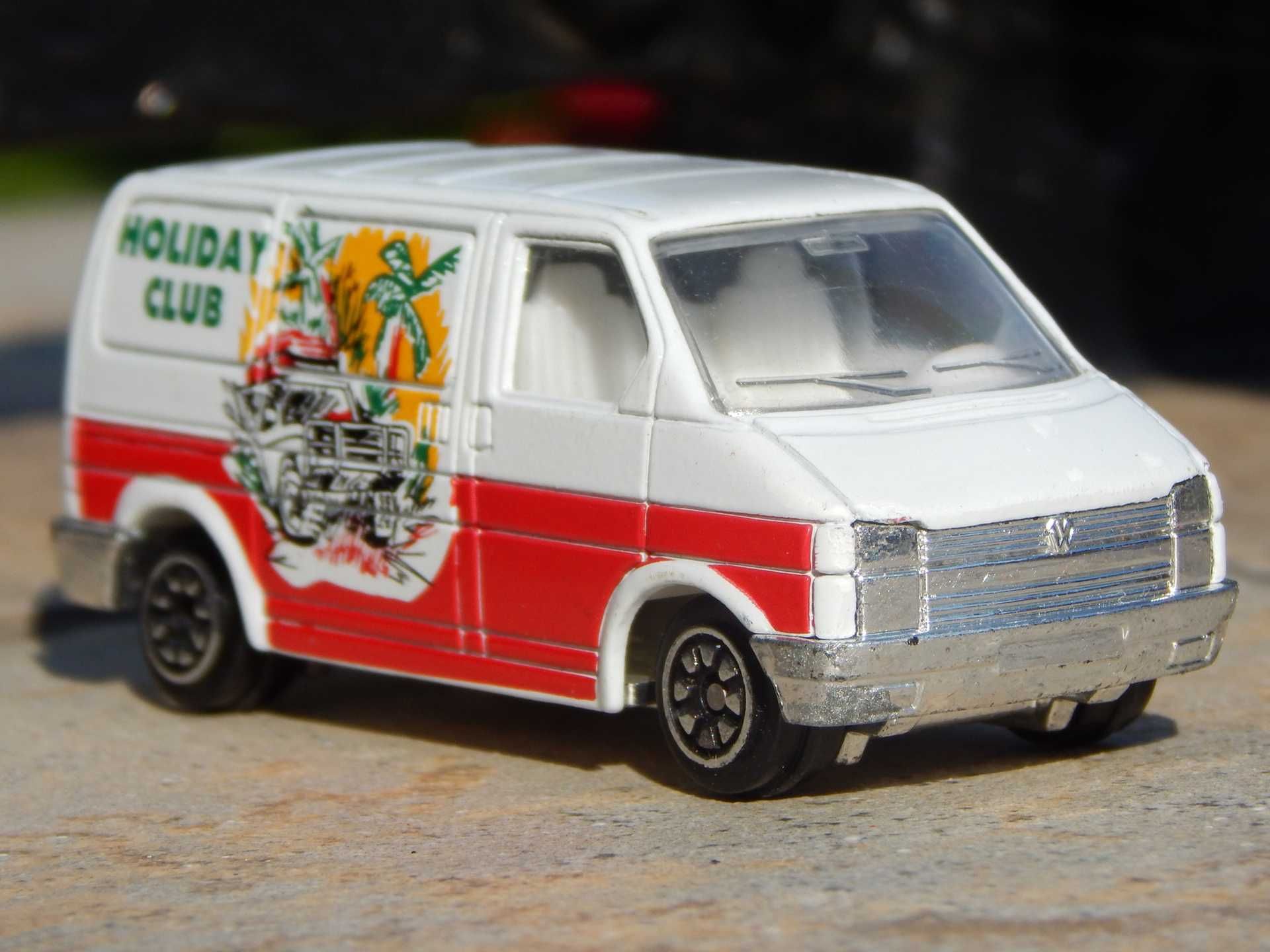 Macheta Volkswagen Transporter T4 1990 Holiday Club duba scara 1:64