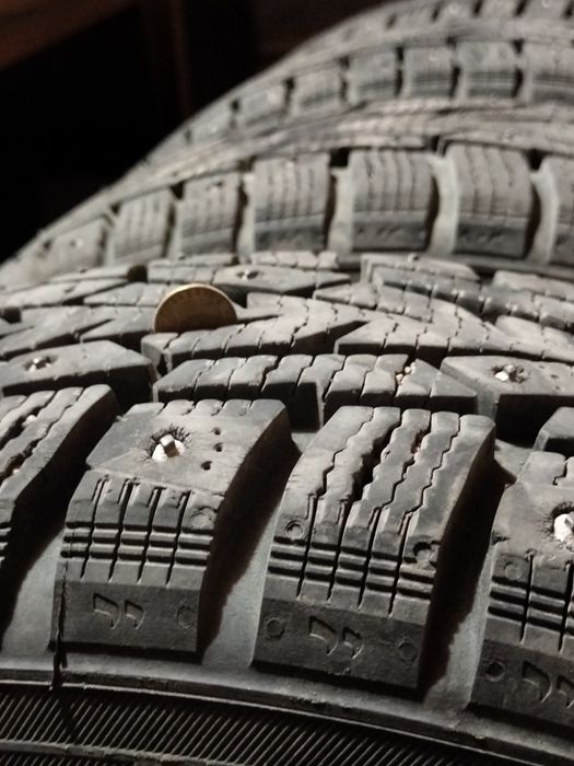 Продам комплект шин с дисками практически новые