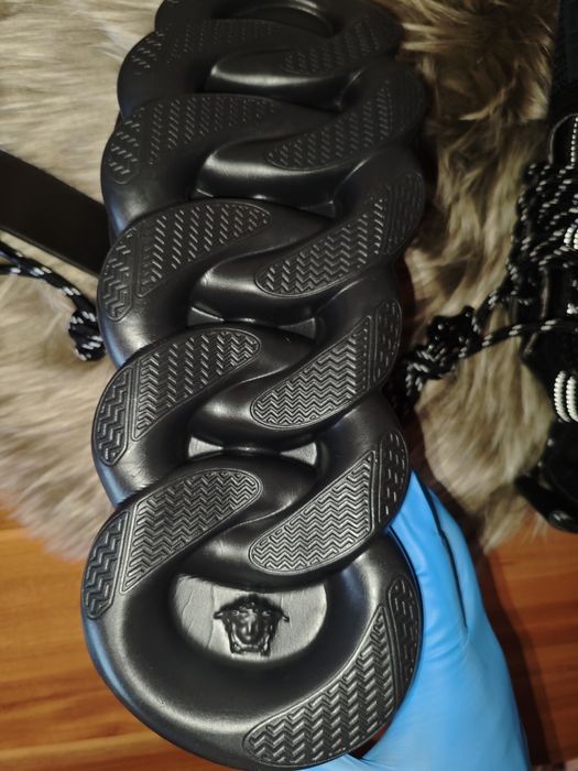 Versace chain Reaction black