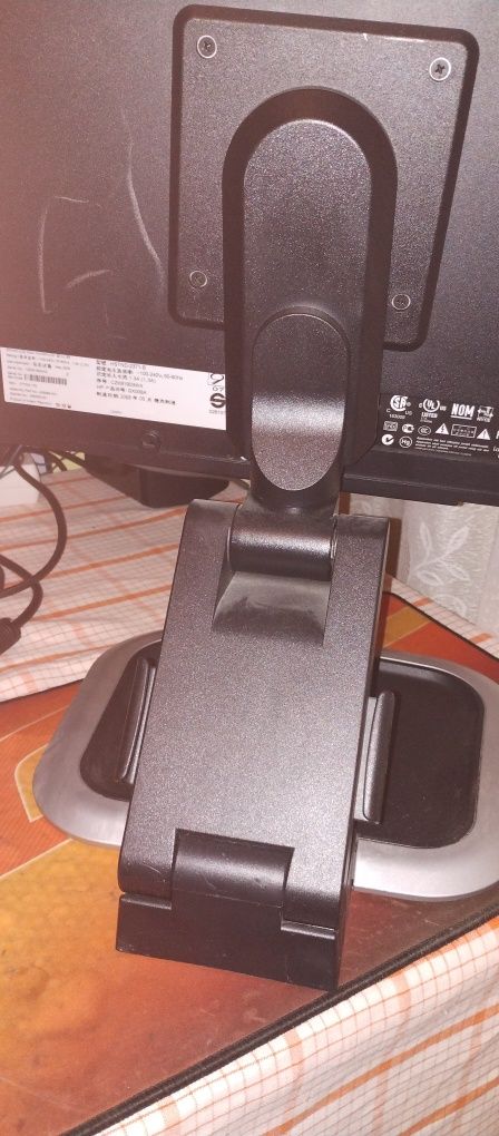 Продавам монитор ,hp