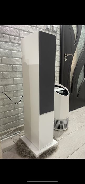 Bowers & Wilkins 704 S2