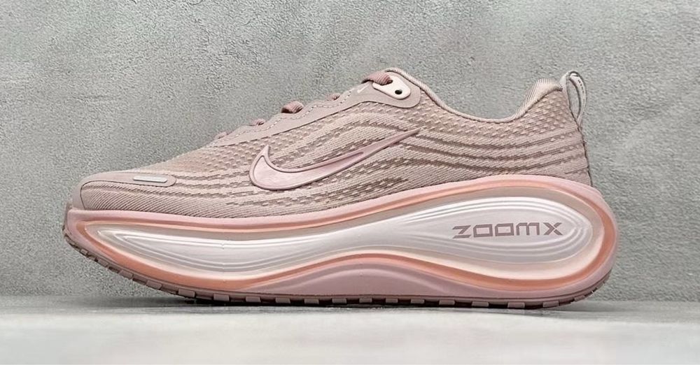 Нови дамски маратонки Nike Vomero Plus rose gold