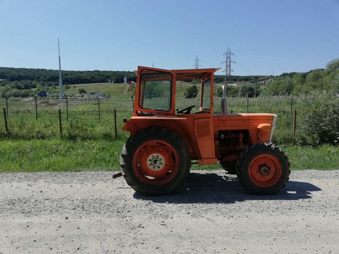 Tractor universal 445 dt