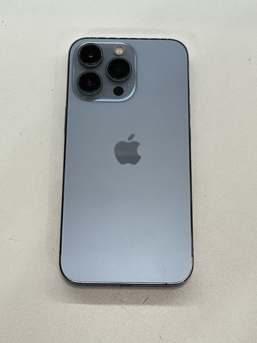  iPhone 13 pro sierra blue