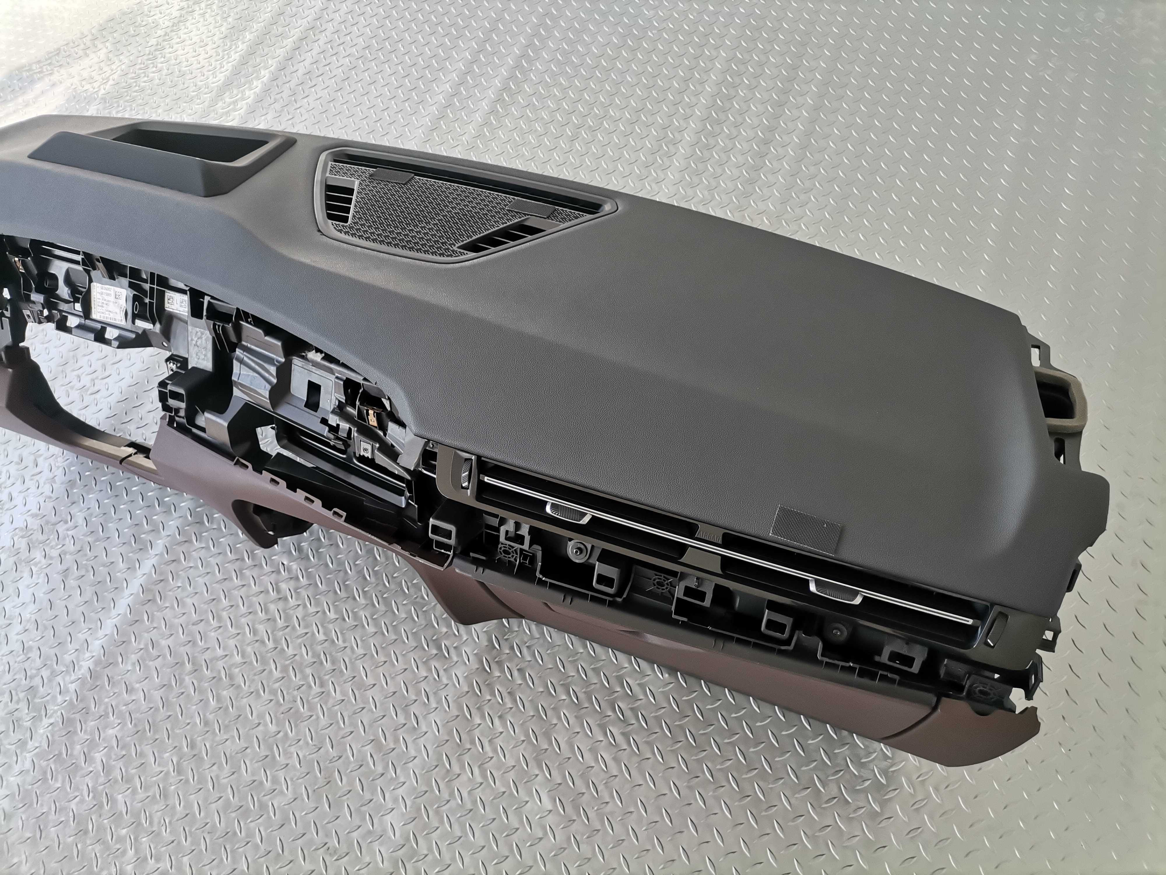 Ново Табло BMW X2 U10 X1 U11 iX1 iX2 HUD Черно + Mokka