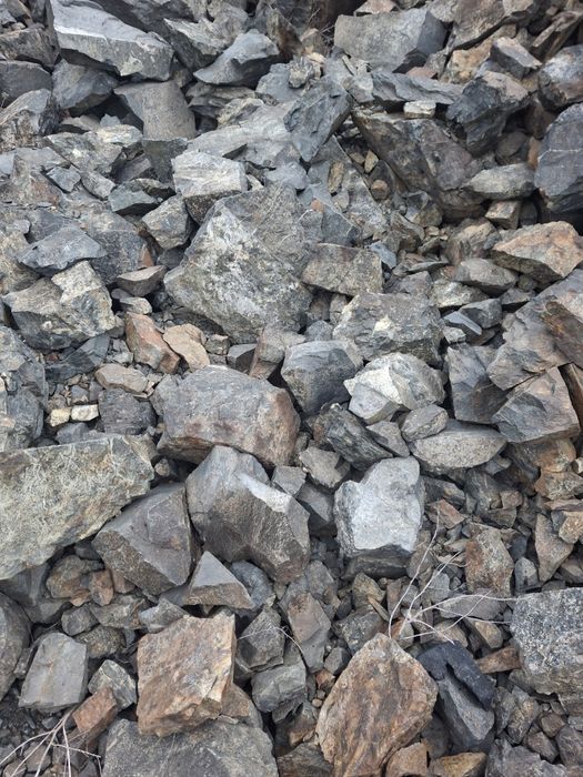 Бутовый камень под фундамент дамба,Дресва ,Пгс ,Щебень,Отсев Шахман
