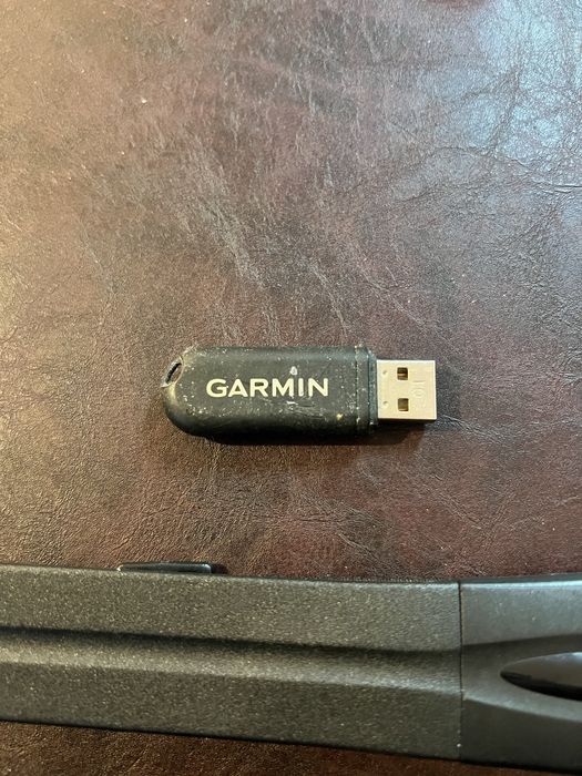 Часовник Garmin forerunner 610 с колан за пулс Garmin HRM1B