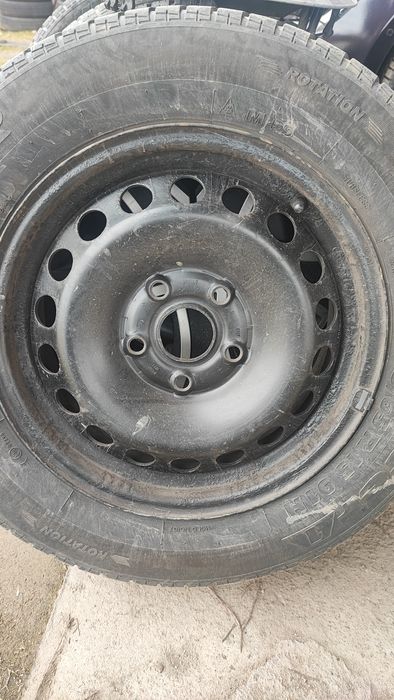 Vând anvelope de iarna + jante tabla 15