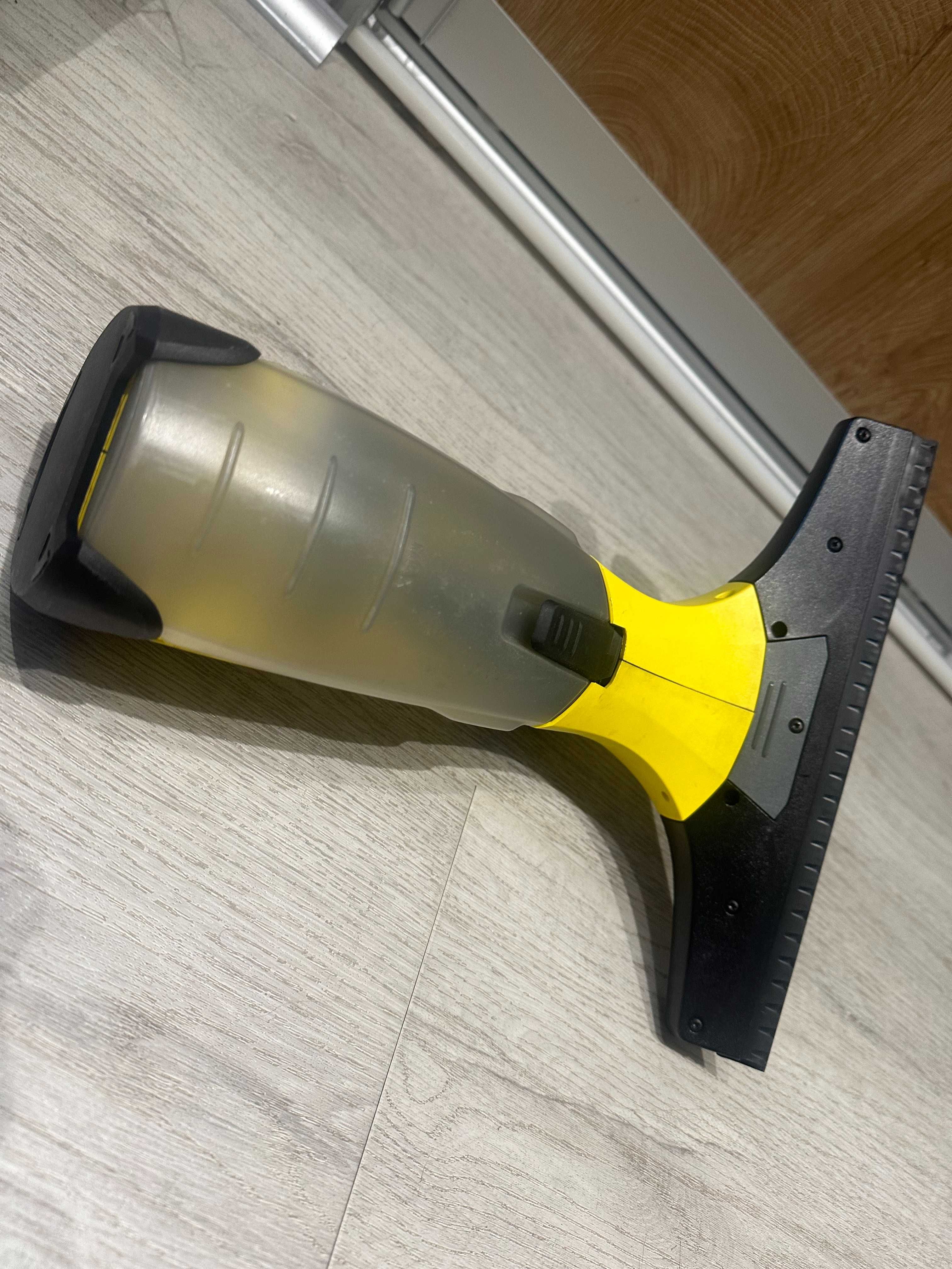 Уред за почистване на прозорци Karcher WV 2 Стъклочистачка