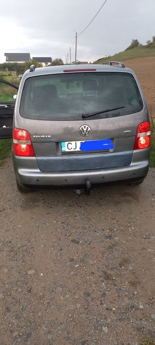 Vând Volkswagen Touran