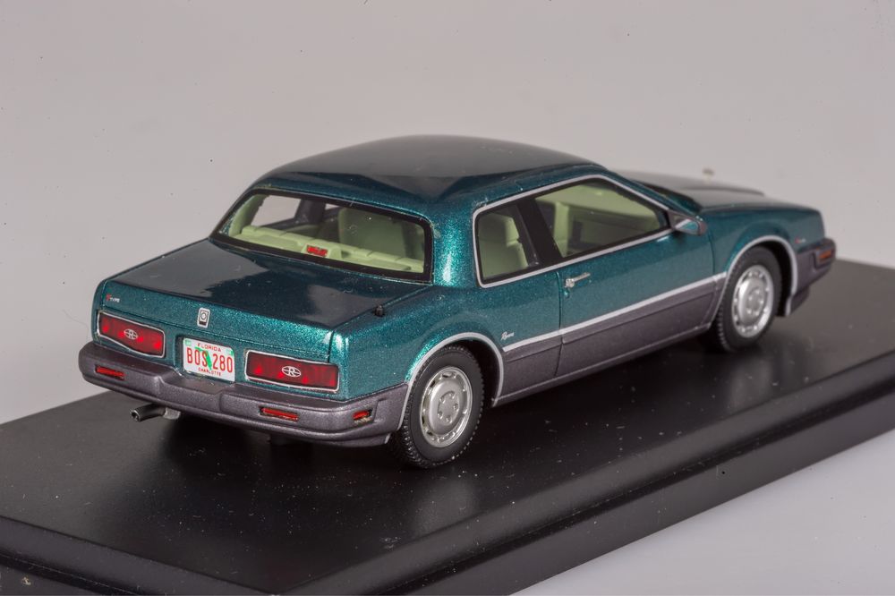 1/43 macheta Buick Riviera 1988 - BoS models