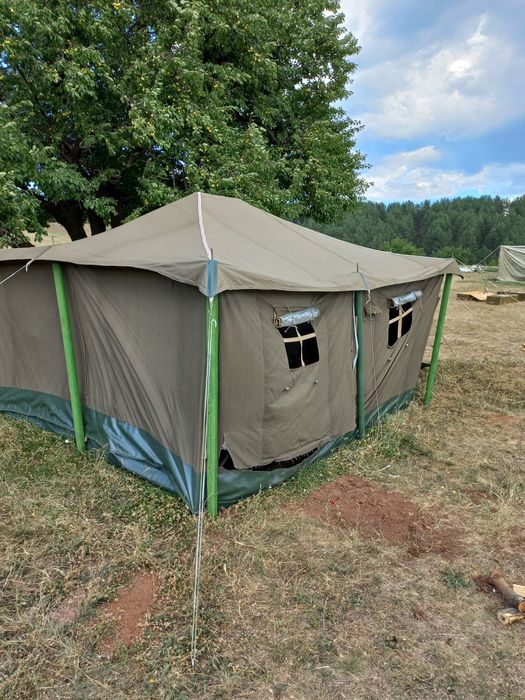 Бризентова палатка с гумен под с размери 4.20 на 3.00 м.