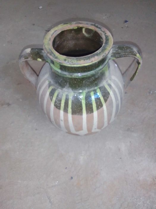 Стари съдове за бита и градината