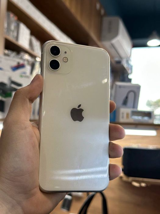 Iphone 11 rangi oq yomkis usluniy fays ishledi joyi 128 ta 220$ kelish