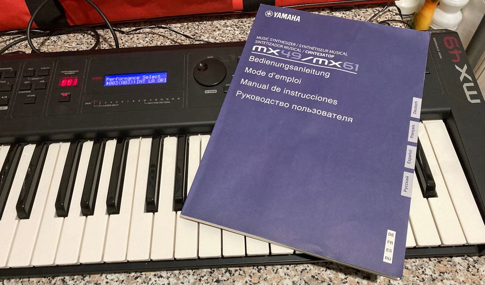 Yamaha MX49 Mk1 synth.