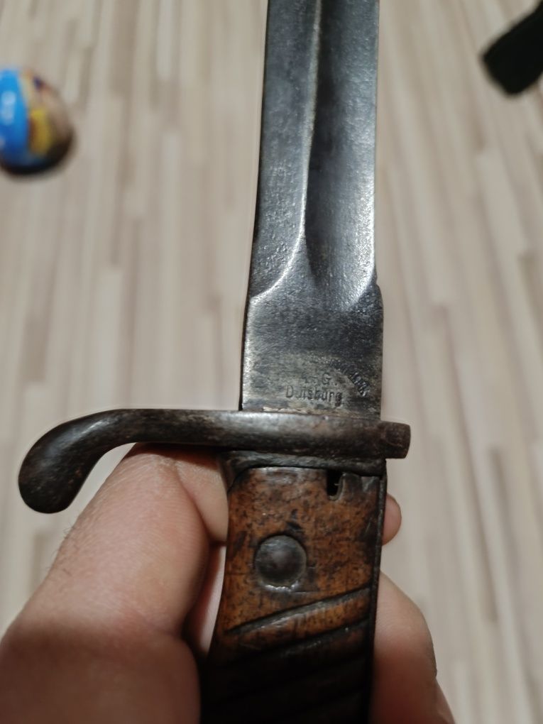 Продавам стар Щик