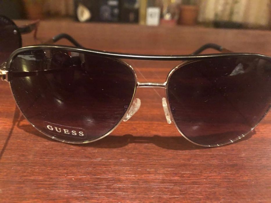 Vand ochelari de soare originali unisex GUESS ,polarizati