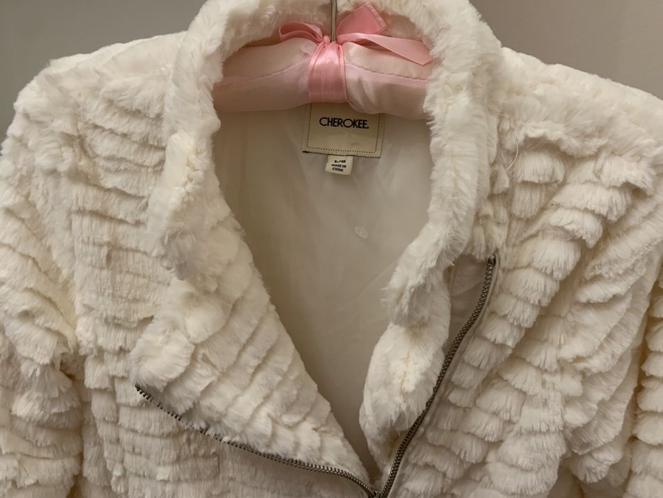 Haina blana artificiala