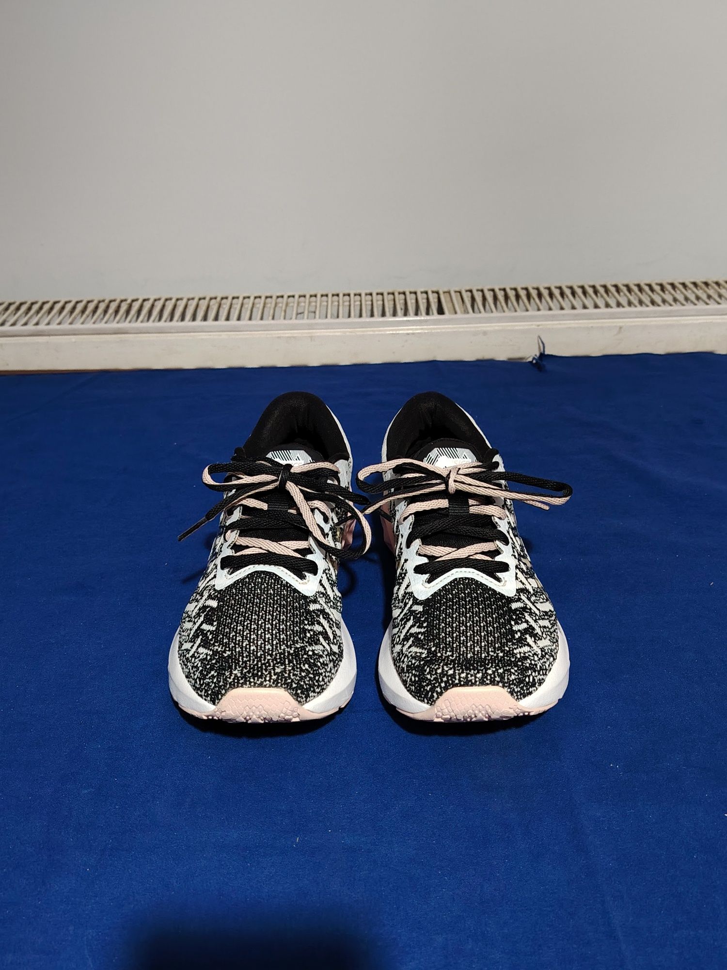 ASICS Dynablast, adidași alergare, mărimea 39, interior  24,, 5 cm.