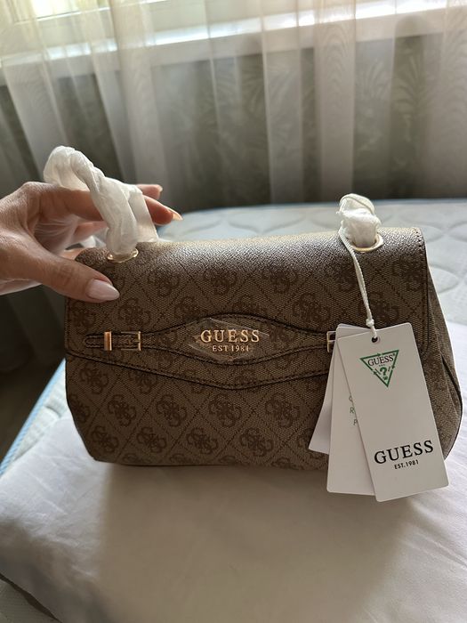 Чанта  Guess чисто нова с етокет