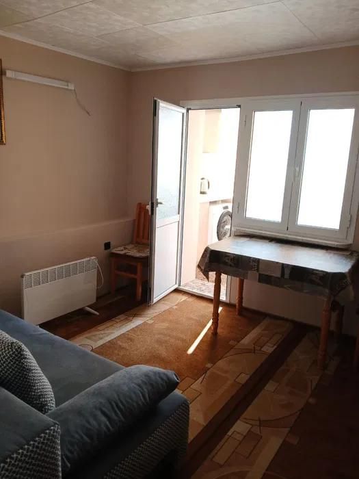 Дава се под наем Едностаен апартамент в Варна, Левски - 25 кв.м за 275 € - Снимка #1