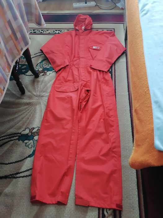 OFERTA : Salopetă impermeabila (mărimea 50-52)