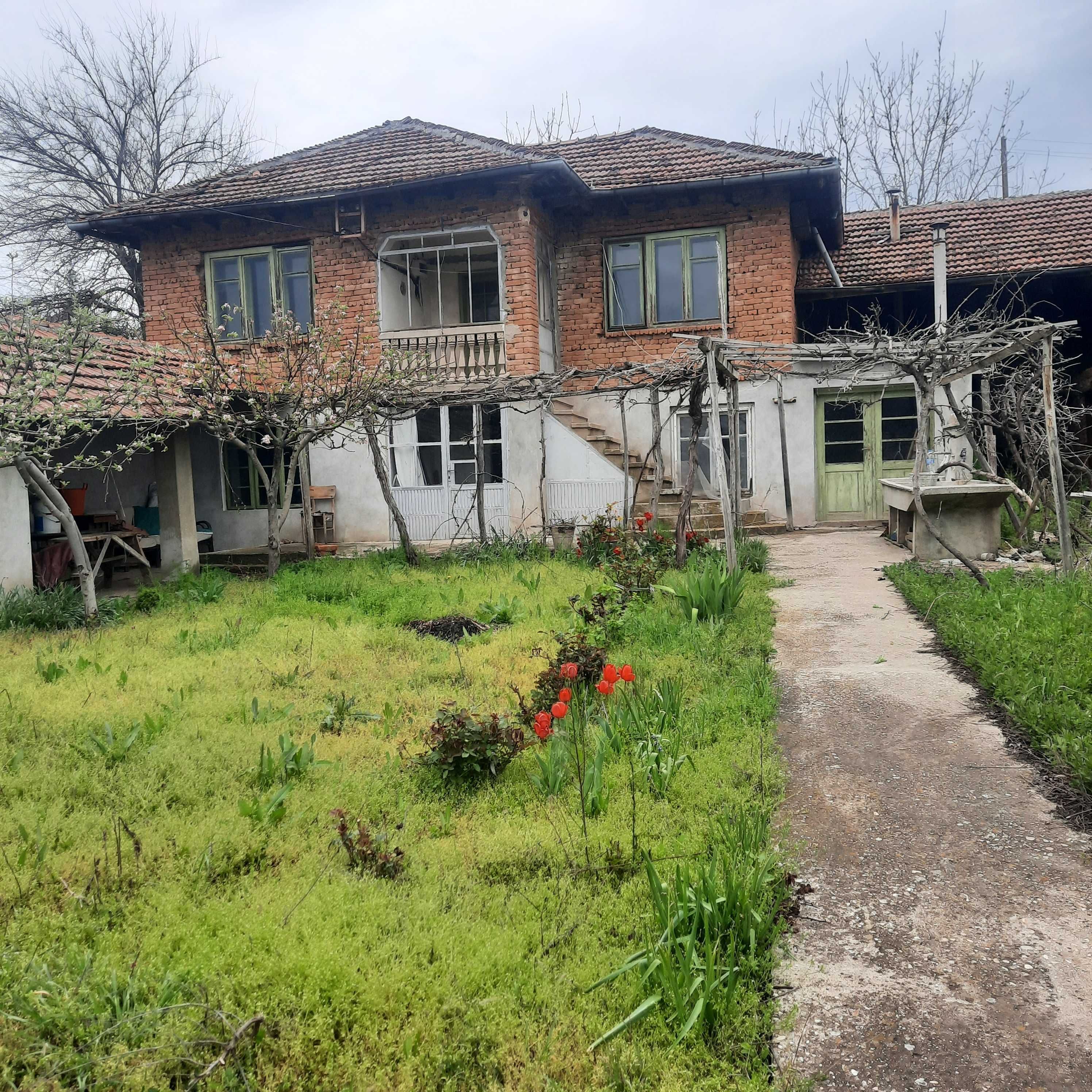 Продавам къща в село Пейчиново област Русе.