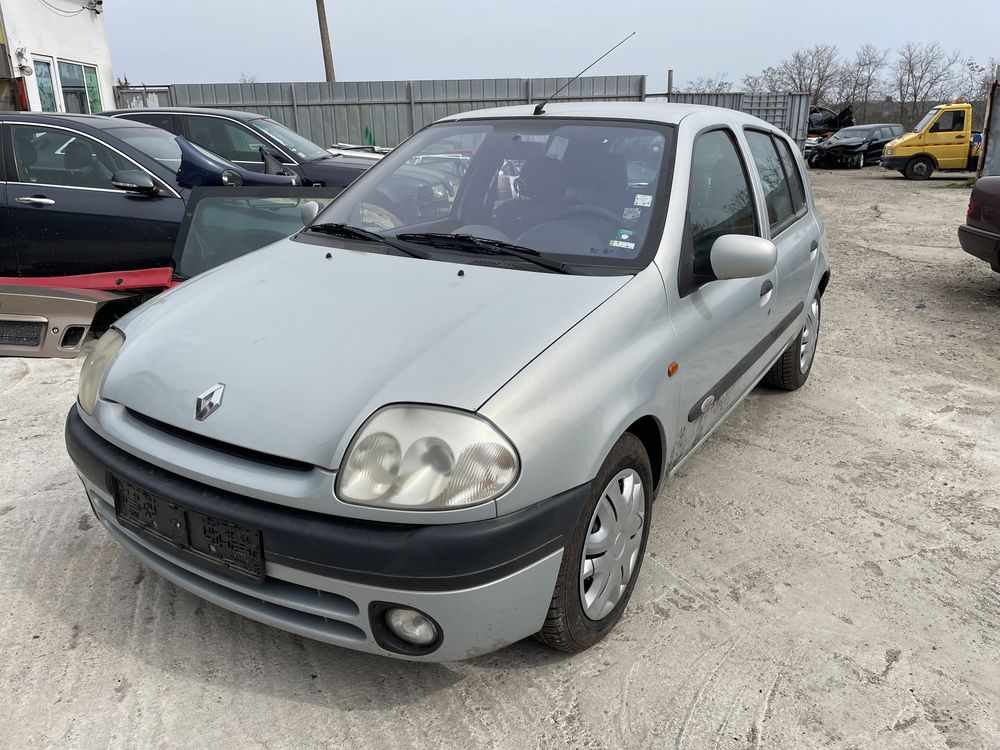 Renault Clio 1.6 90hp 1999 На Части